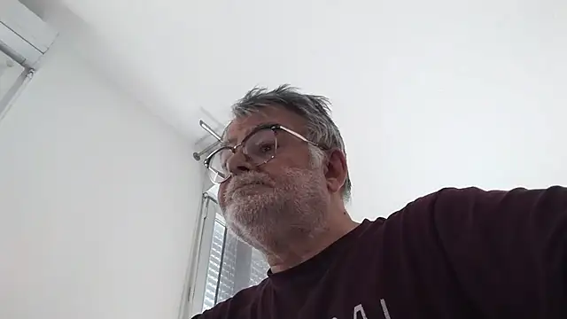 Snapshot of oura chatting on May 22, 6:42 am oura online show from May 22, 6:42 am