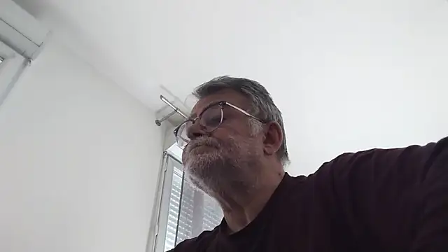 Snapshot of oura chatting on May 24, 6:40 am oura online show from May 24, 6:40 am