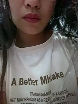 Snapshot of Tran_hong chatting on March 13, 11:00 pm Tran hong online show from March 13, 11:00 pm