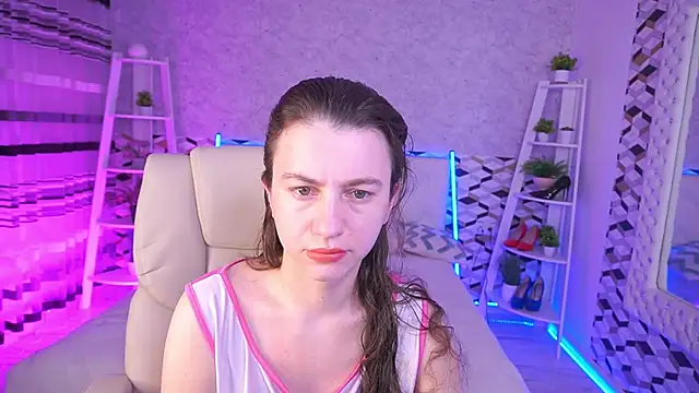 Snapshot of LittleJulii chatting on May 27, 4:09 am LittleJulii online show from May 27, 4:09 am