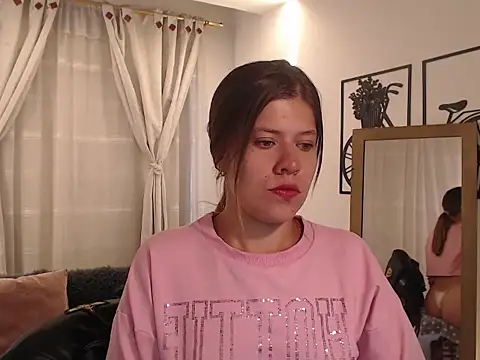 Moonna linnda online show from March 12, 1:28 pm