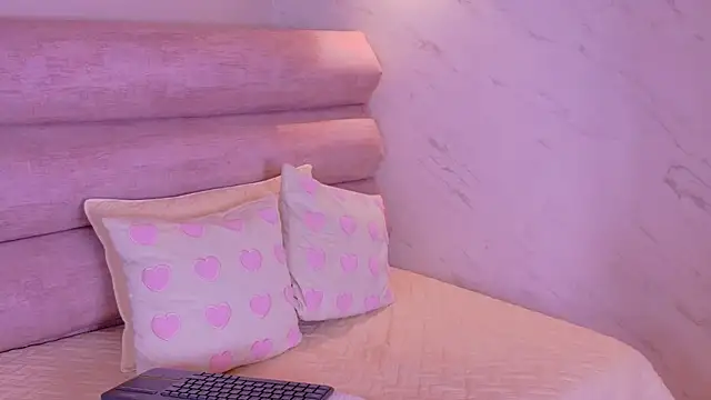 EmmaCollins01 online show from March 12, 12:55 pm