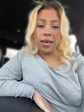 mxmxee online show from April 8, 3:23 pm