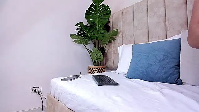 AgathaSavage online show from April 25, 3:09 am