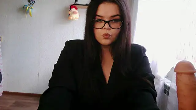 ElizaMoon01   online show from June 4, 9:15 am