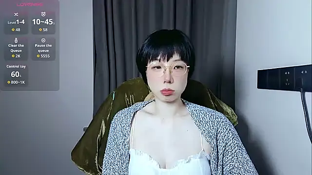 Snapshot of lin_lin_520_520 chatting on May 7, 3:39 pm lin lin 520 520 online show from May 7, 3:39 pm