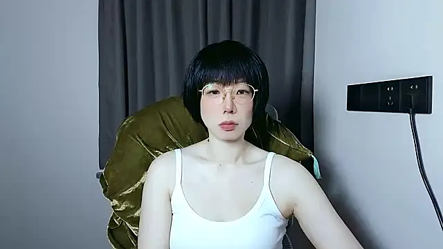 Snapshot of lin_lin_520_520 chatting on May 26, 3:41 pm lin lin 520 520 online show from May 26, 3:41 pm