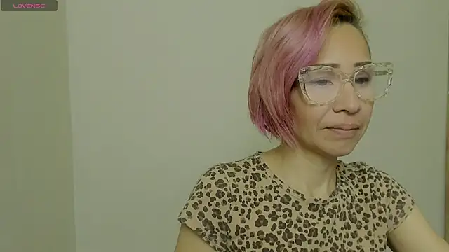 Snapshot of PinkSiren chatting on March 21, 5:16 pm PinkSiren online show from March 21, 5:16 pm