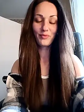 Snapshot of LunaCrystall chatting on April 11, 4:00 pm LunaCrystall online show from April 11, 4:00 pm