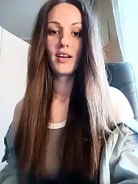 Snapshot of LunaCrystall chatting on April 13, 4:01 pm LunaCrystall online show from April 13, 4:01 pm