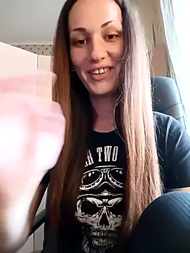 Snapshot of LunaCrystall chatting on May 5, 4:04 pm LunaCrystall online show from May 5, 4:04 pm
