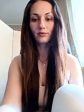 Snapshot of LunaCrystall chatting on May 7, 4:01 pm LunaCrystall online show from May 7, 4:01 pm