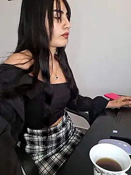 ZoeKatzz online show from March 18, 12:30 pm