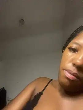 Snapshot of Brenda_hot27 chatting on June 3, 8:14 pm Brenda hot27 online show from June 3, 8:14 pm