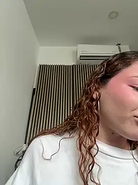 Snapshot of AphroditeSweett chatting on May 2, 8:58 pm AphroditeSweett online show from May 2, 8:58 pm