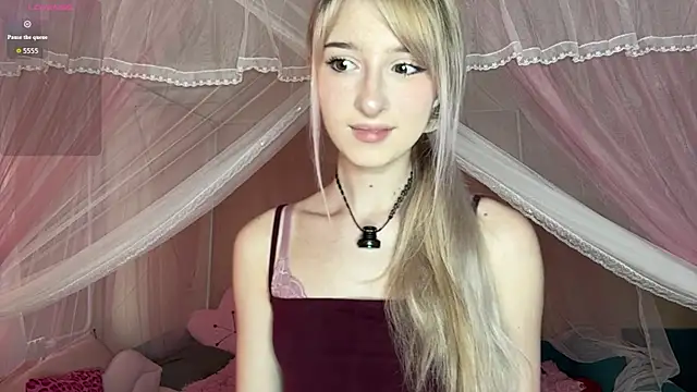 Snapshot of OnlyEva1 chatting on June 5, 9:04 am OnlyEva1 online show from June 5, 9:04 am