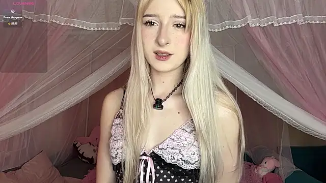 Snapshot of OnlyEva1 chatting on June 10, 9:30 am OnlyEva1 online show from June 10, 9:30 am