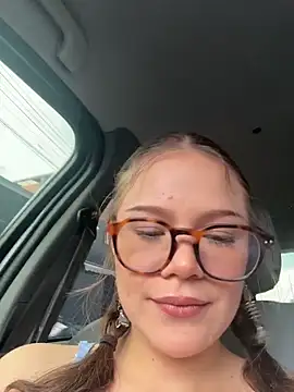 Snapshot of Tallulah_Kinky chatting on April 15, 7:10 pm Tallulah Kinky online show from April 15, 7:10 pm