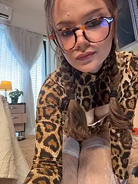 Snapshot of Tallulah_Kinky chatting on April 30, 6:36 pm Tallulah Kinky online show from April 30, 6:36 pm