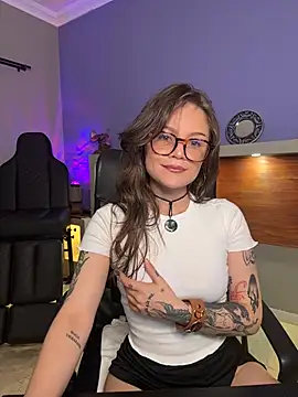 Snapshot of Tallulah_Kinky chatting on May 8, 5:18 pm Tallulah Kinky online show from May 8, 5:18 pm