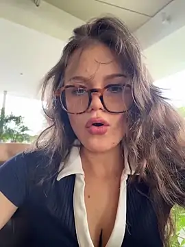 Snapshot of Tallulah_Kinky chatting on June 15, 9:06 pm Tallulah Kinky online show from June 15, 9:06 pm