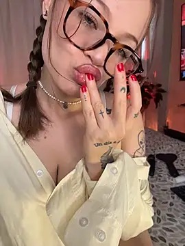 Snapshot of Tallulah_Kinky chatting on June 16, 8:44 pm Tallulah Kinky online show from June 16, 8:44 pm