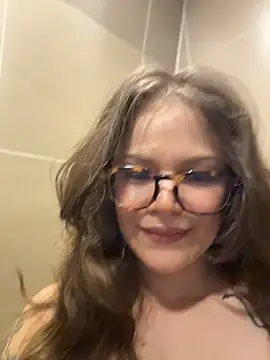 Snapshot of Tallulah_Kinky chatting on July 2, 5:19 pm Tallulah Kinky online show from July 2, 5:19 pm