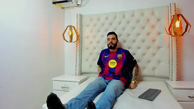 JEAN LEWIS2 online show from April 25, 7:33 pm