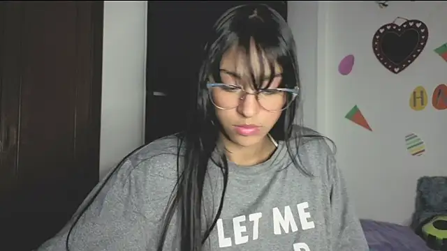 PaulaCutexs online show from April 1, 3:07 am