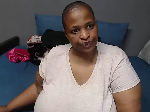 Snapshot of Bustydiva83 chatting on June 19, 9:18 pm Bustydiva83 online show from June 19, 9:18 pm