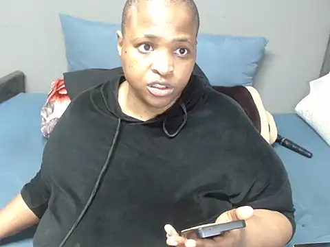 Snapshot of Bustydiva83 chatting on June 25, 12:53 pm Bustydiva83 online show from June 25, 12:53 pm