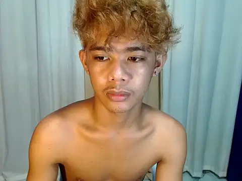Snapshot of boynextdoorjosh chatting on May 10, 7:13 am boynextdoorjosh online show from May 10, 7:13 am