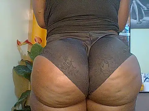 Snapshot of PantiesQueenOfAsses001 chatting on May 14, 5:25 am PantiesQueenOfAsses001 online show from May 14, 5:25 am