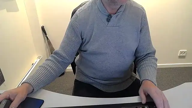 Snapshot of Buggemann chatting on June 9, 2:56 am Buggemann online show from June 9, 2:56 am