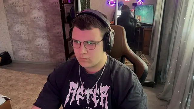 EricKnight1 online show from March 11, 12:00 pm