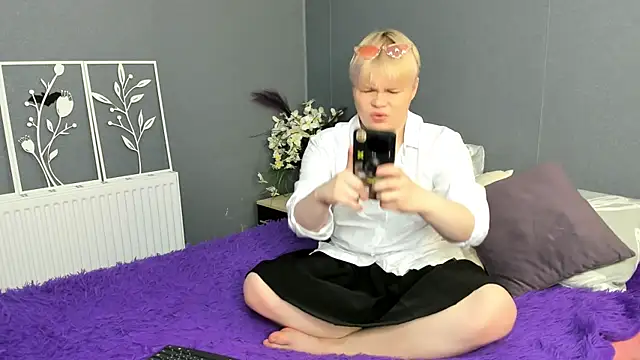 Snapshot of Mark_Brain chatting on May 7, 12:32 pm Mark Brain online show from May 7, 12:32 pm