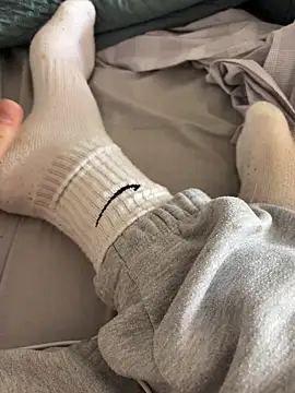 sniffeet online show from March 11, 1:39 pm