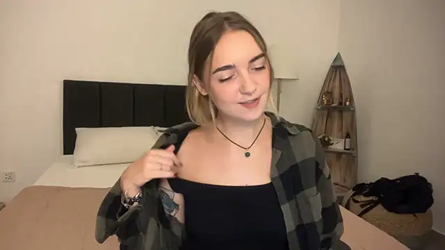 RoxyWet online show from April 1, 1:34 pm