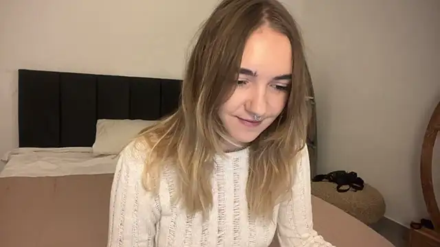 RoxyWet online show from April 3, 1:09 pm