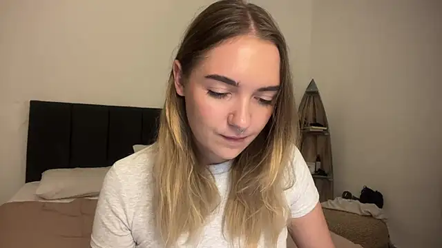 RoxyWet online show from April 10, 1:27 pm