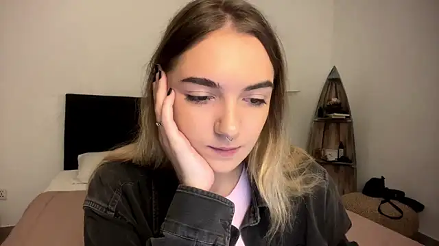 RoxyWet online show from April 19, 1:21 pm