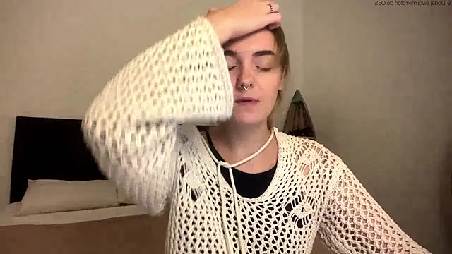 Snapshot of RoxyWet chatting on April 29, 1:37 pm RoxyWet online show from April 29, 1:37 pm