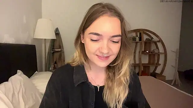 Snapshot of RoxyWet chatting on May 14, 2:46 pm RoxyWet online show from May 14, 2:46 pm