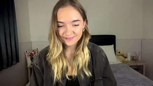 Snapshot of RoxyWet chatting on July 15, 3:28 pm RoxyWet online show from July 15, 3:28 pm