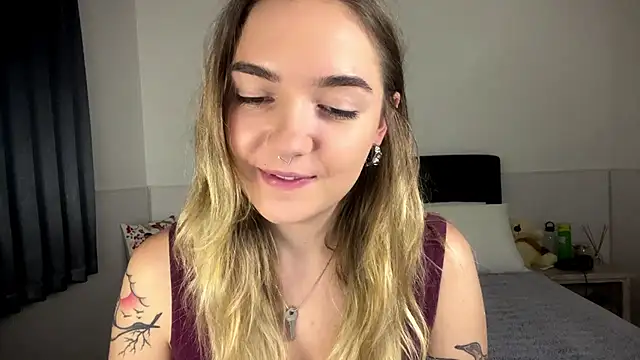 Snapshot of RoxyWet chatting on July 16, 3:07 pm RoxyWet online show from July 16, 3:07 pm