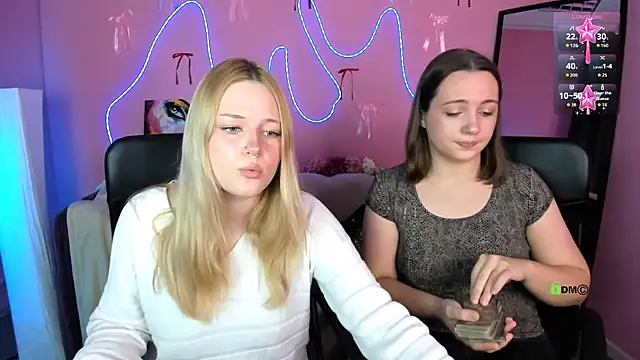 Snapshot of trixy_melison chatting on April 10, 1:38 pm trixy melison online show from April 10, 1:38 pm