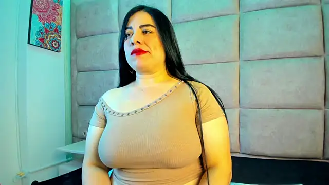 Snapshot of Emilyy_Moon_ chatting on May 23, 2:50 am Emilyy Moon online show from May 23, 2:50 am