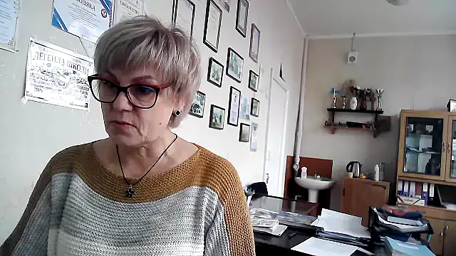 Snapshot of TatkaYang chatting on April 8, 11:21 am TatkaYang online show from April 8, 11:21 am