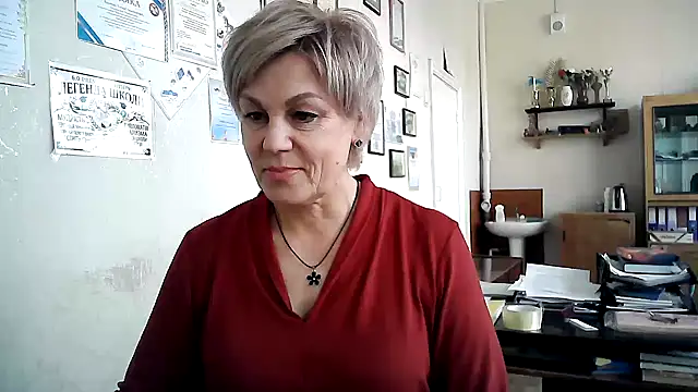 Snapshot of TatkaYang chatting on April 9, 12:32 pm TatkaYang online show from April 9, 12:32 pm