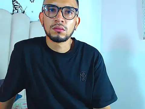 DiemMartinez01 online show from March 12, 1:28 pm